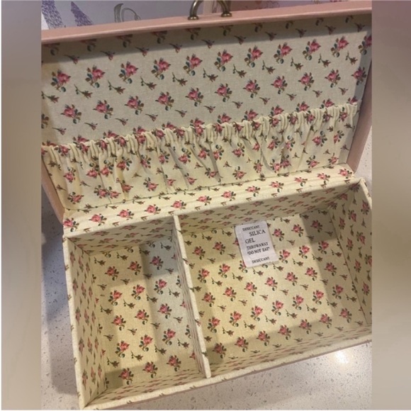 Gucci Beauty makeup Box - Picture 4 of 14